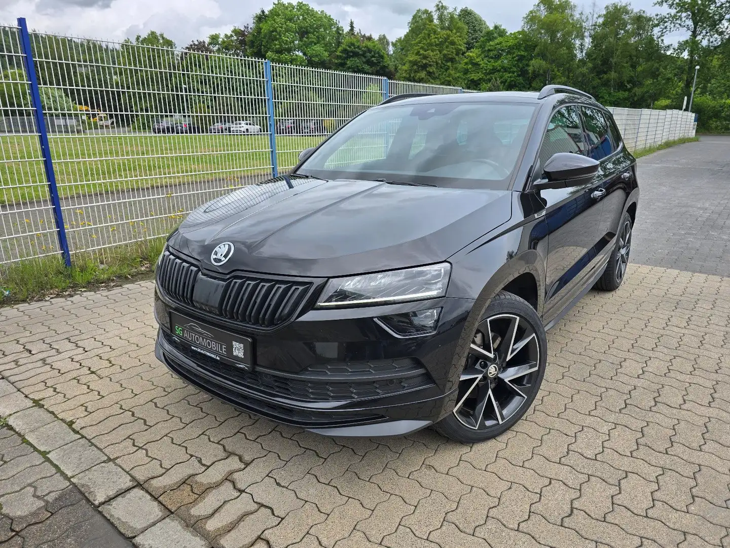 Skoda Karoq 2.0 TDI DSG Sportline 4x4 °PANO°StHz°AHK° Schwarz - 1