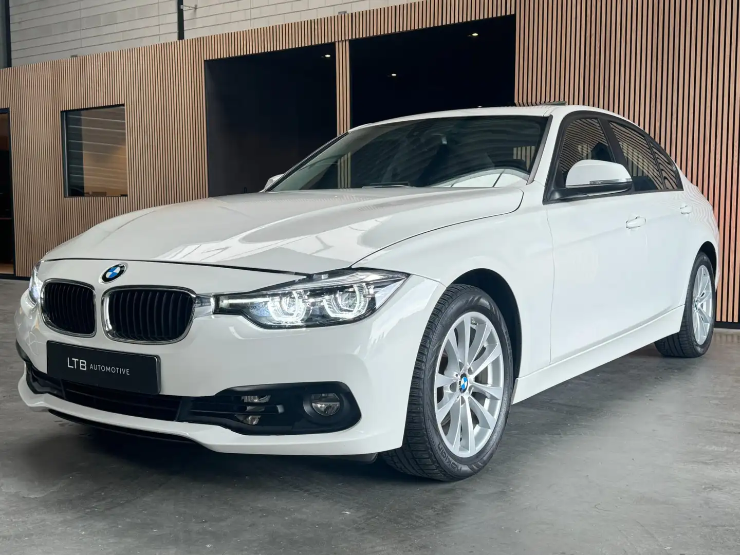 BMW 320 3-serie 320i xDrive Leder | Camera | Schuifdak | E Blanco - 1
