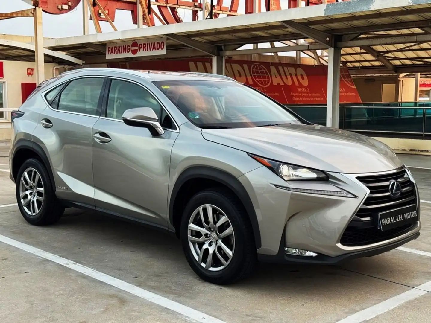Lexus NX 300h 2.5 EXECUTIVE 4WD con CUERO COMPLETO, CÁMARA TRAS Silber - 1