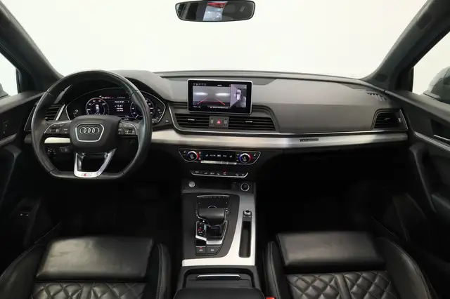 Audi Q5 view 6