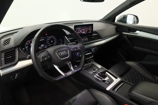 Audi Q5 view 5