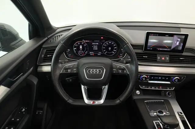 Audi Q5 view 7