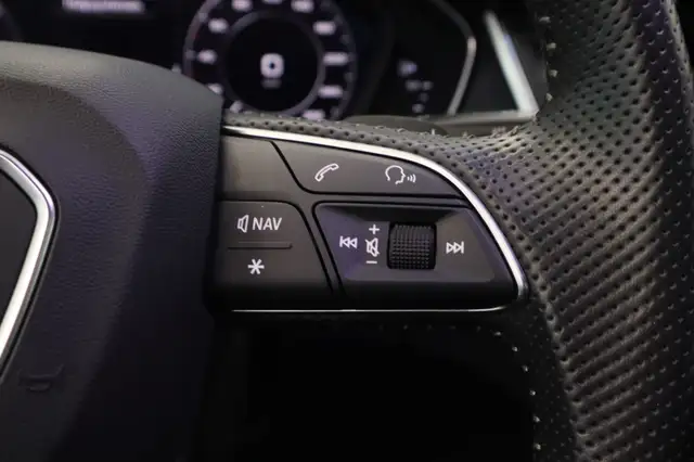 Audi Q5 view 9