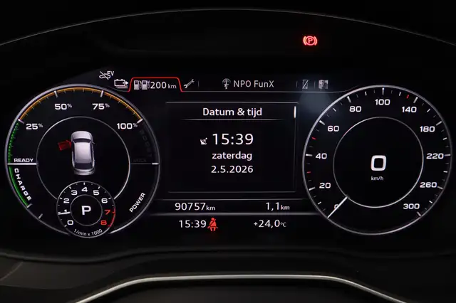 Audi Q5 view 10