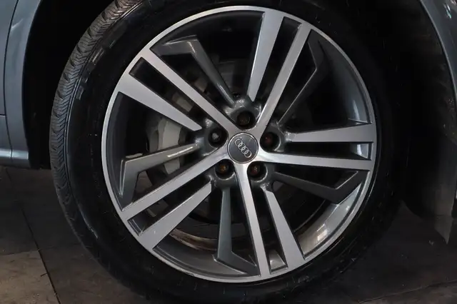 Audi Q5 view 4