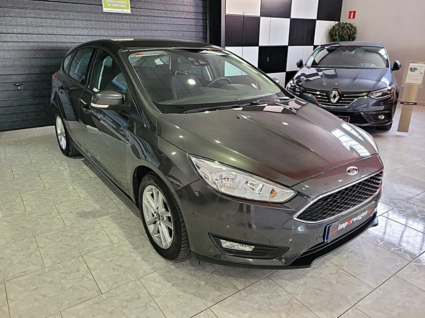 Ford Focus 1.0 Ecoboost Auto-S&S Trend+ 125 Gris - 2