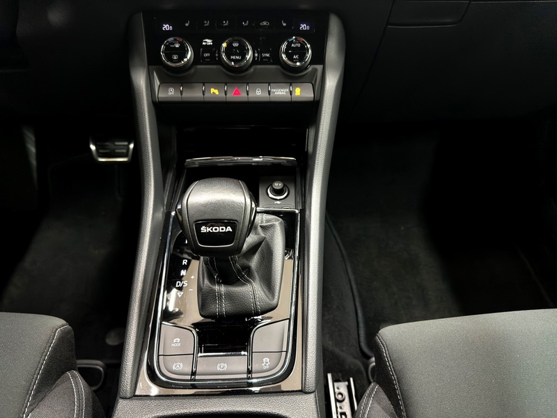 Skoda Karoq 1.5 TSI DSG Sportline DCC MATRIX*NAV*SHZ*TEMP*P... — photo 15