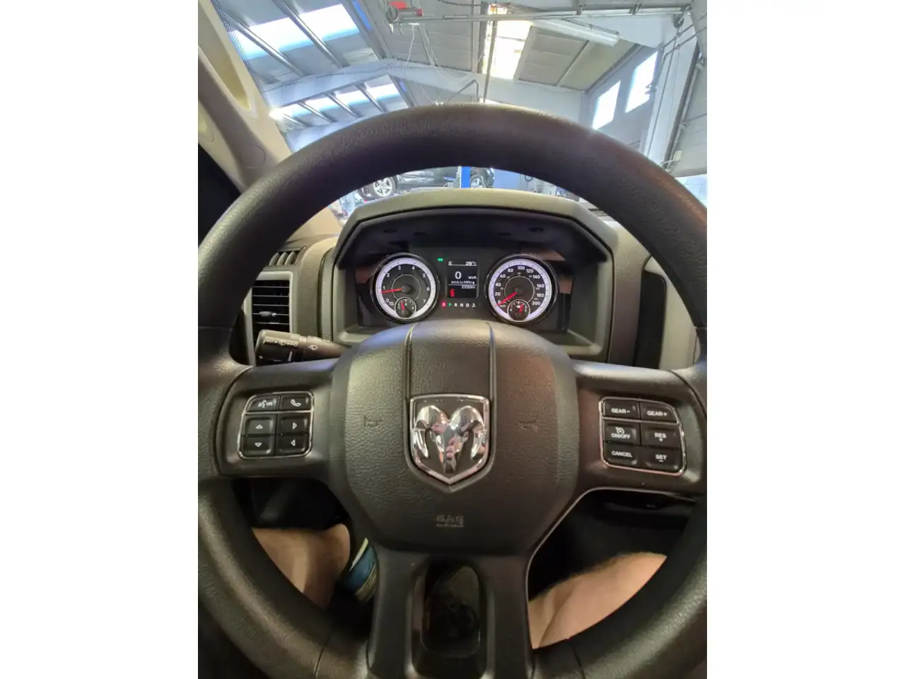 Dodge RAM 2023 — фото 10