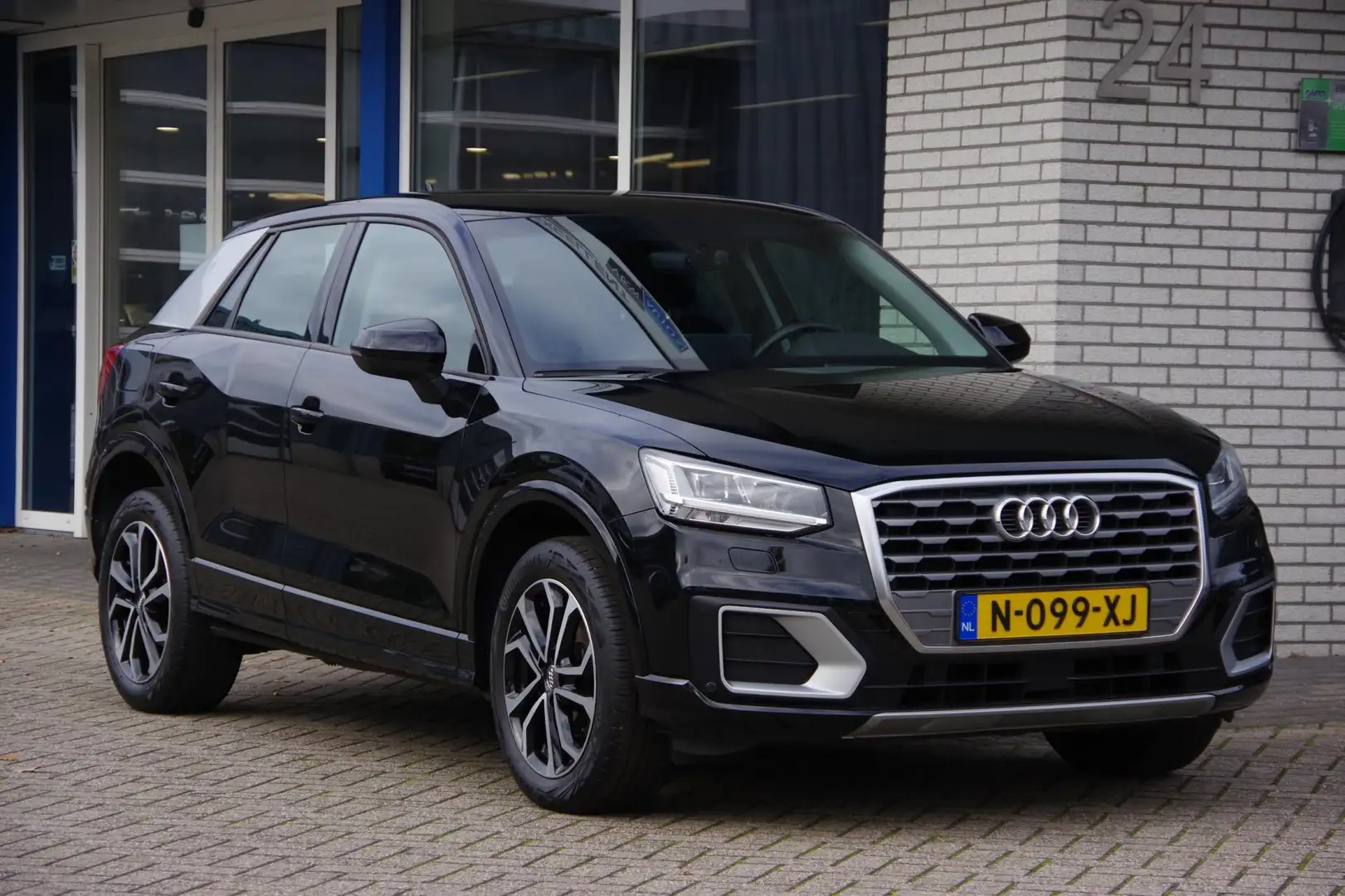 Audi Q2 S Edition Keyless Elektrische achterklep Stoelverw Negro - 1