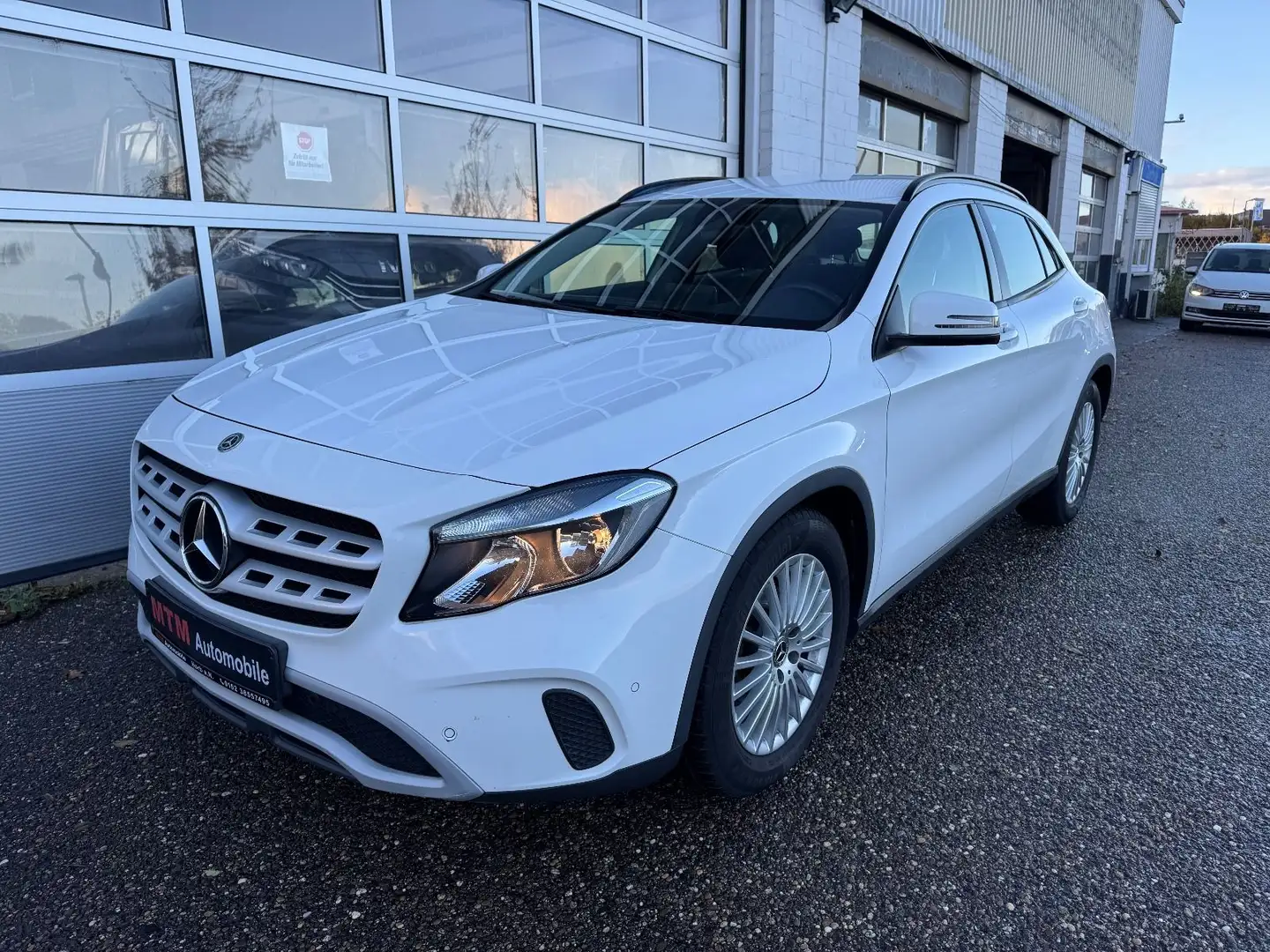 Mercedes-Benz GLA 200 CDI / d 7G-DCT Navi Shz PDC Weiß - 2