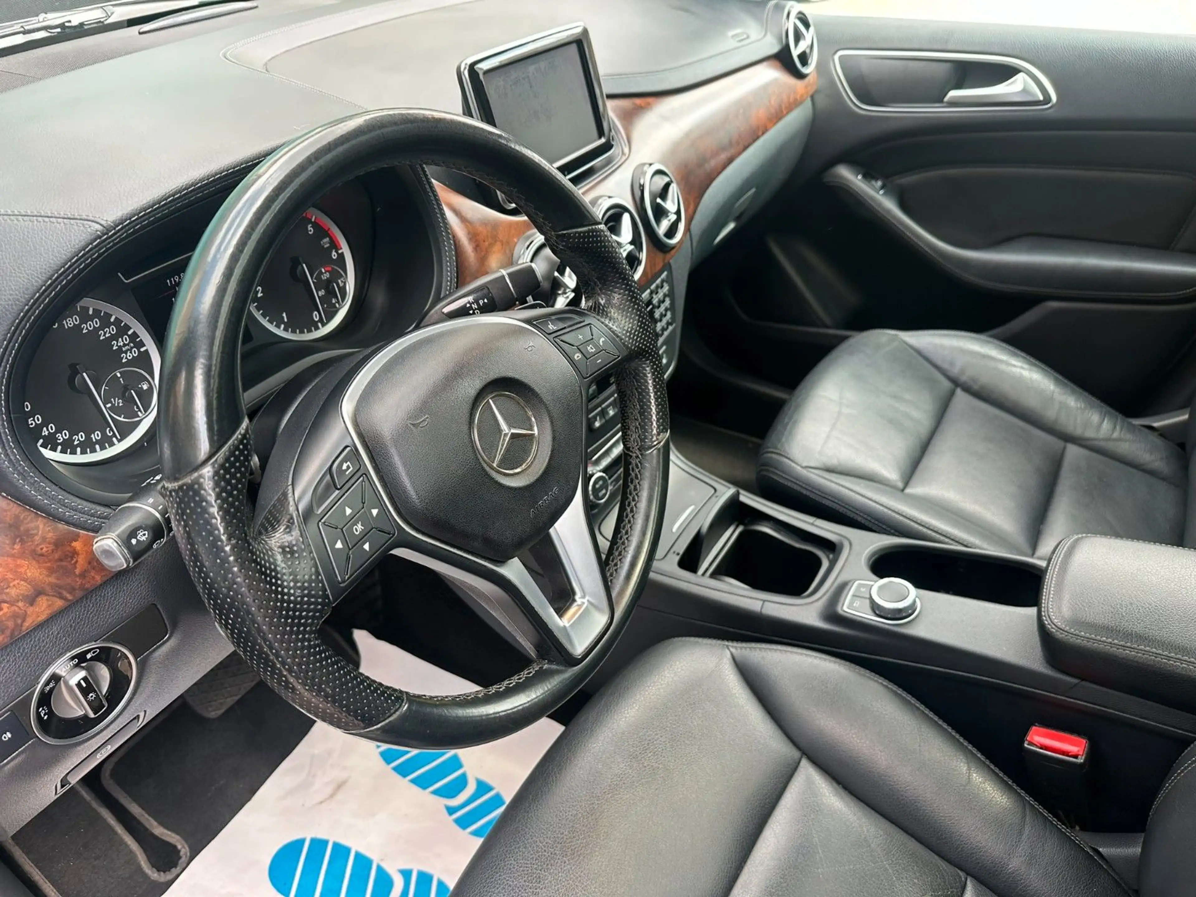 Mercedes-Benz B 200 CDI*Automatik*Leder*Navi*P-Dach*PDC*Euro5* — photo 9