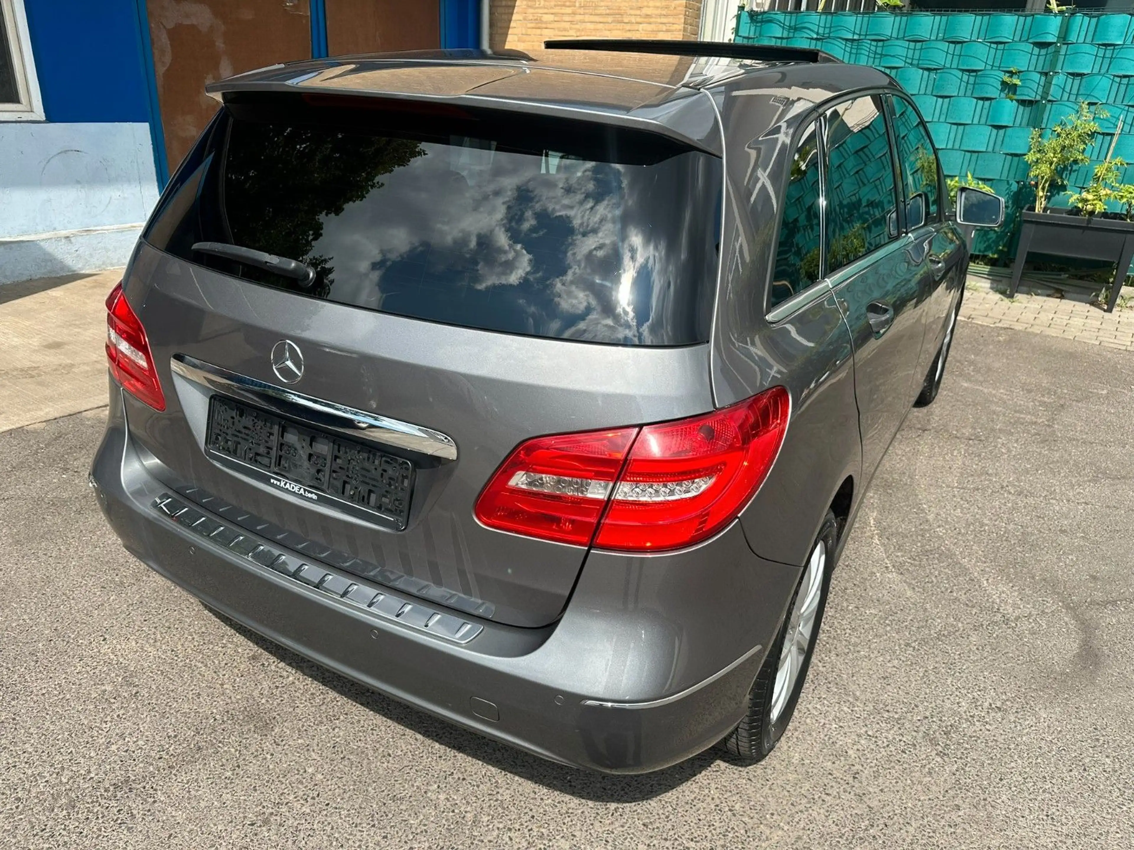 Mercedes-Benz B 200 CDI*Automatik*Leder*Navi*P-Dach*PDC*Euro5* — photo 5