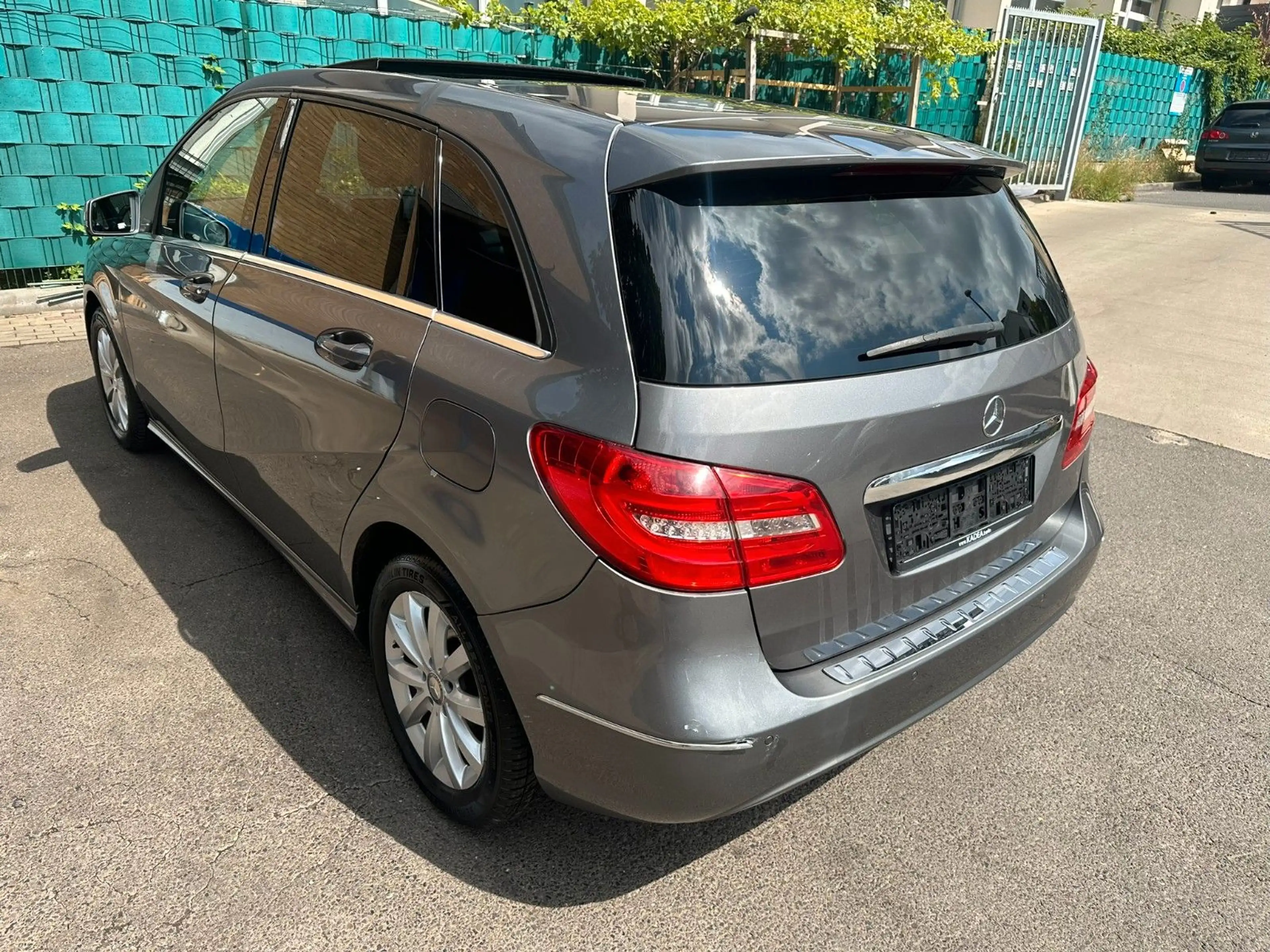 Mercedes-Benz B 200 CDI*Automatik*Leder*Navi*P-Dach*PDC*Euro5* — photo 4