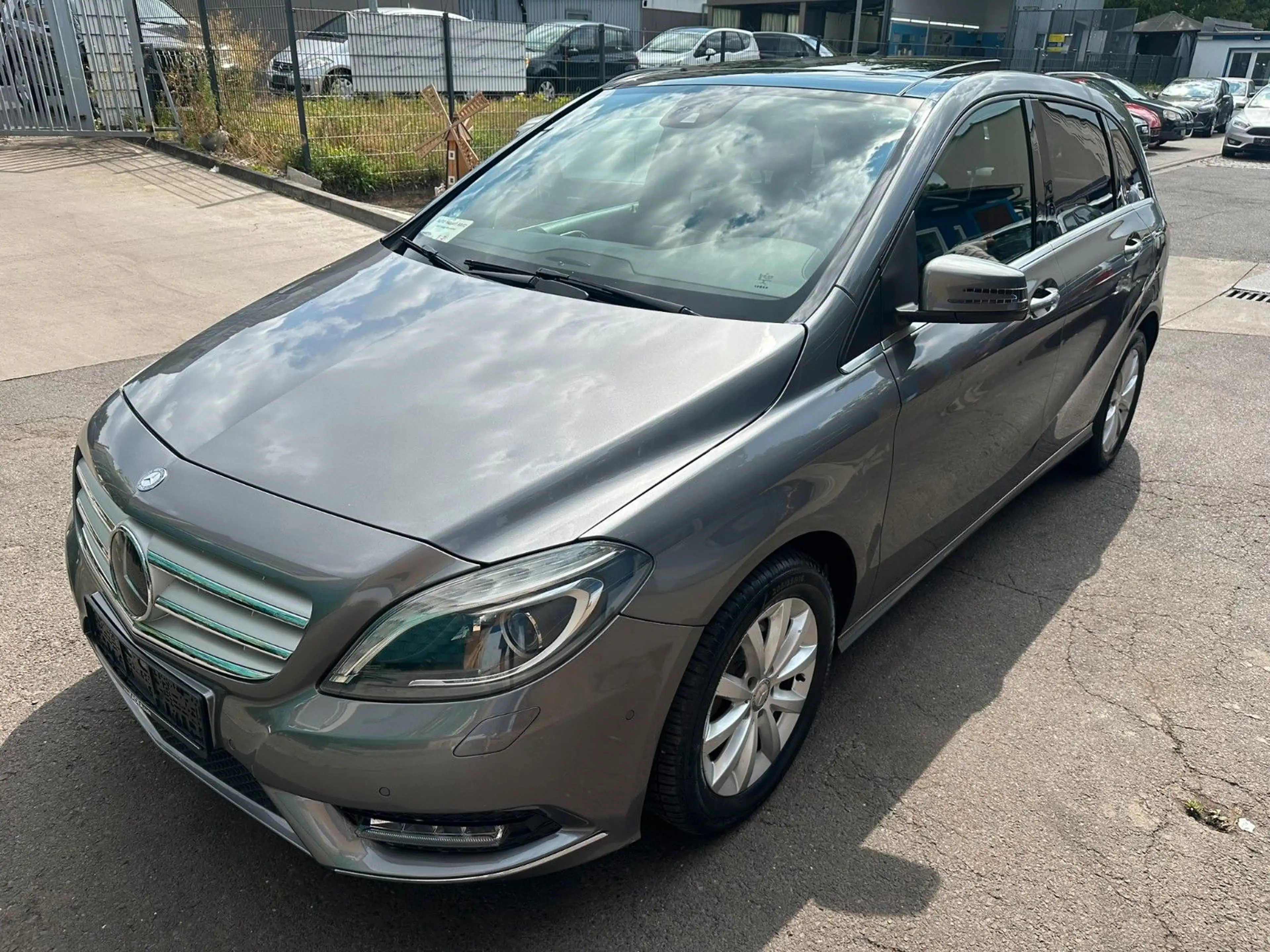 Mercedes-Benz B 200 CDI*Automatik*Leder*Navi*P-Dach*PDC*Euro5*
