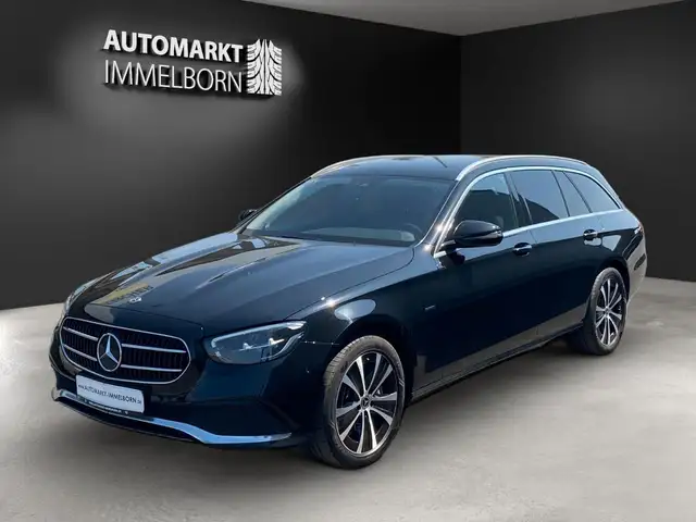 Mercedes-Benz E-Class view 4