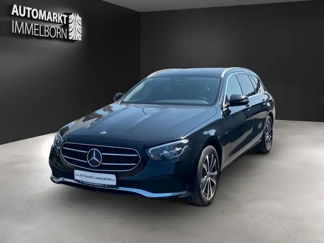 Mercedes-Benz E-Class view 3