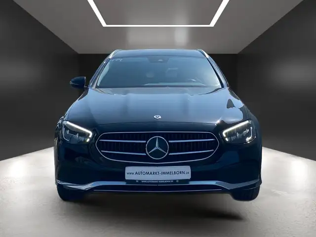 Mercedes-Benz E-Class view 9