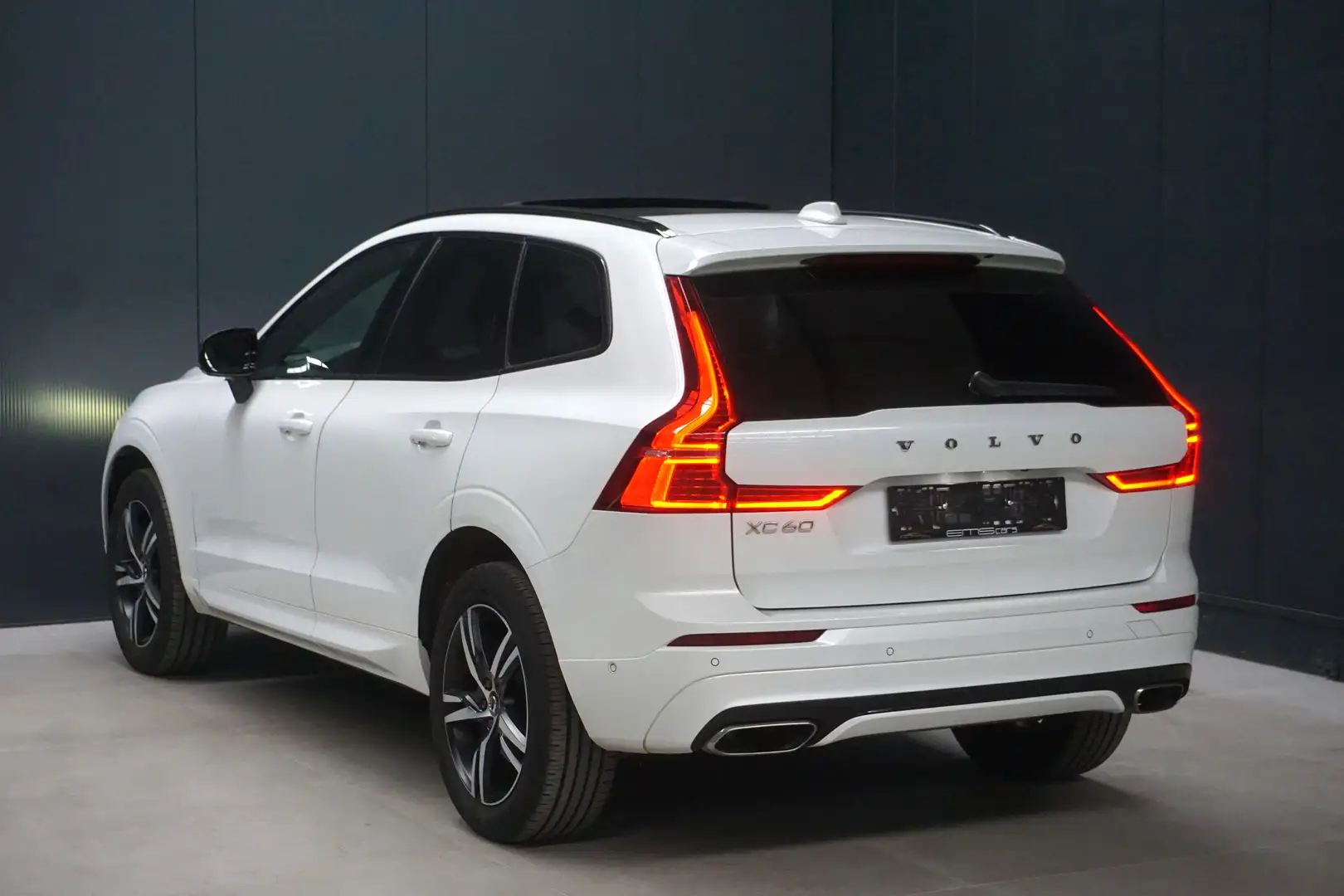 Volvo XC60 2.0 T5 AWD R-Design Automaat- VERKOCHT!SOLD!VENDU! Wit - 2