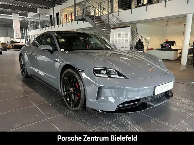 Porsche Taycan GTS HA-Lenkung Active-Ride InnoDrive BOSE