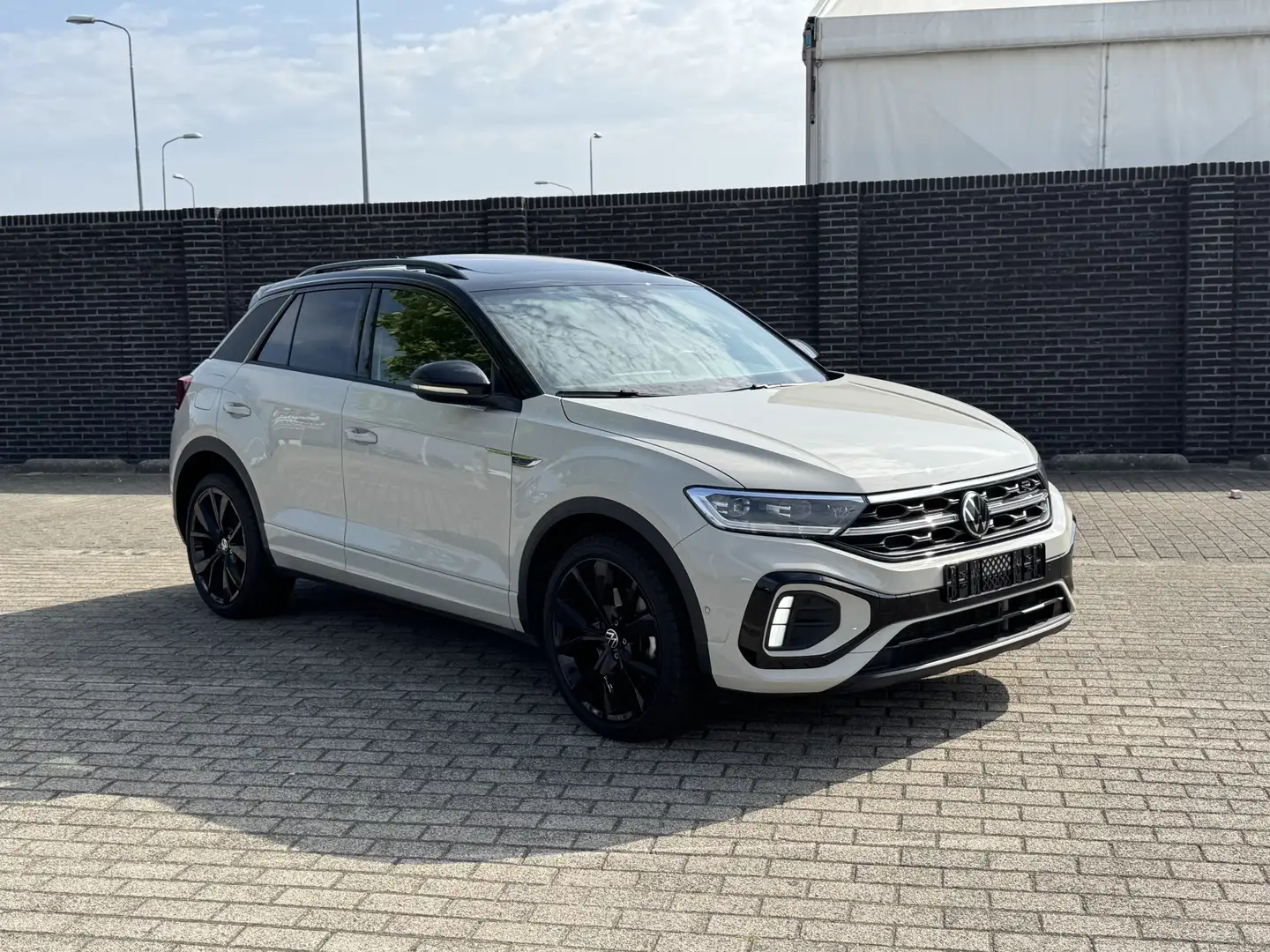 Volkswagen T-Roc 1.5 TSI R-Line Business Grijs - 2
