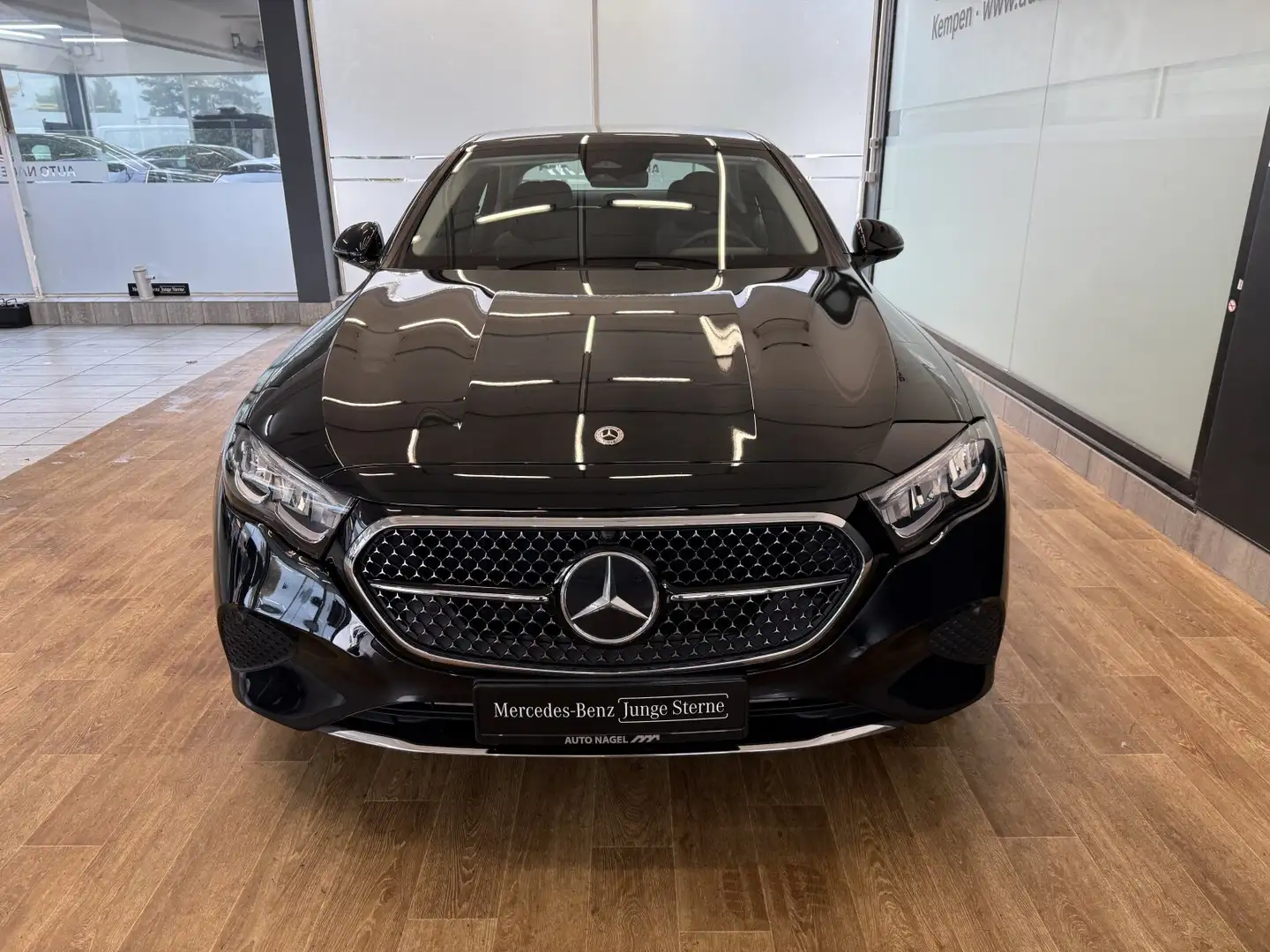 Mercedes-Benz E 220 E 220 d Avantgarde +LED+NAVI+DAB+DISTRONIC+Totw. Schwarz - 2