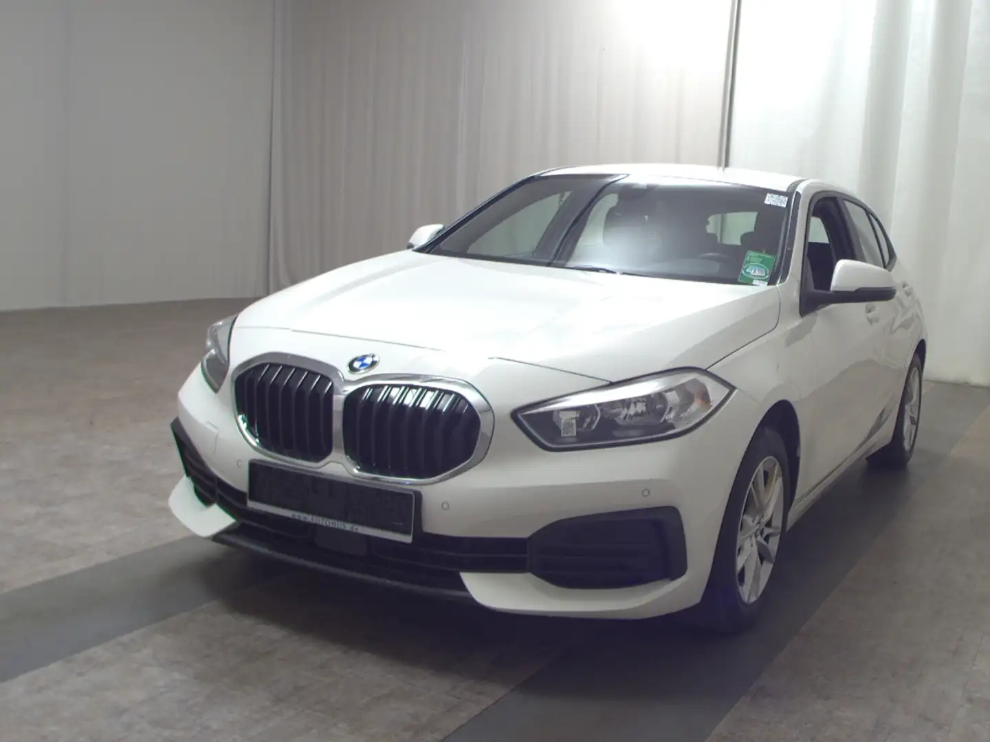 BMW 118 d Navi LC+ PDC Shz Weiß - 2