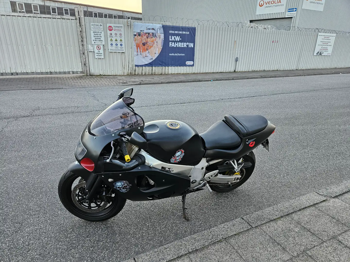 Suzuki GSX-R 600 SRAD Black - 1