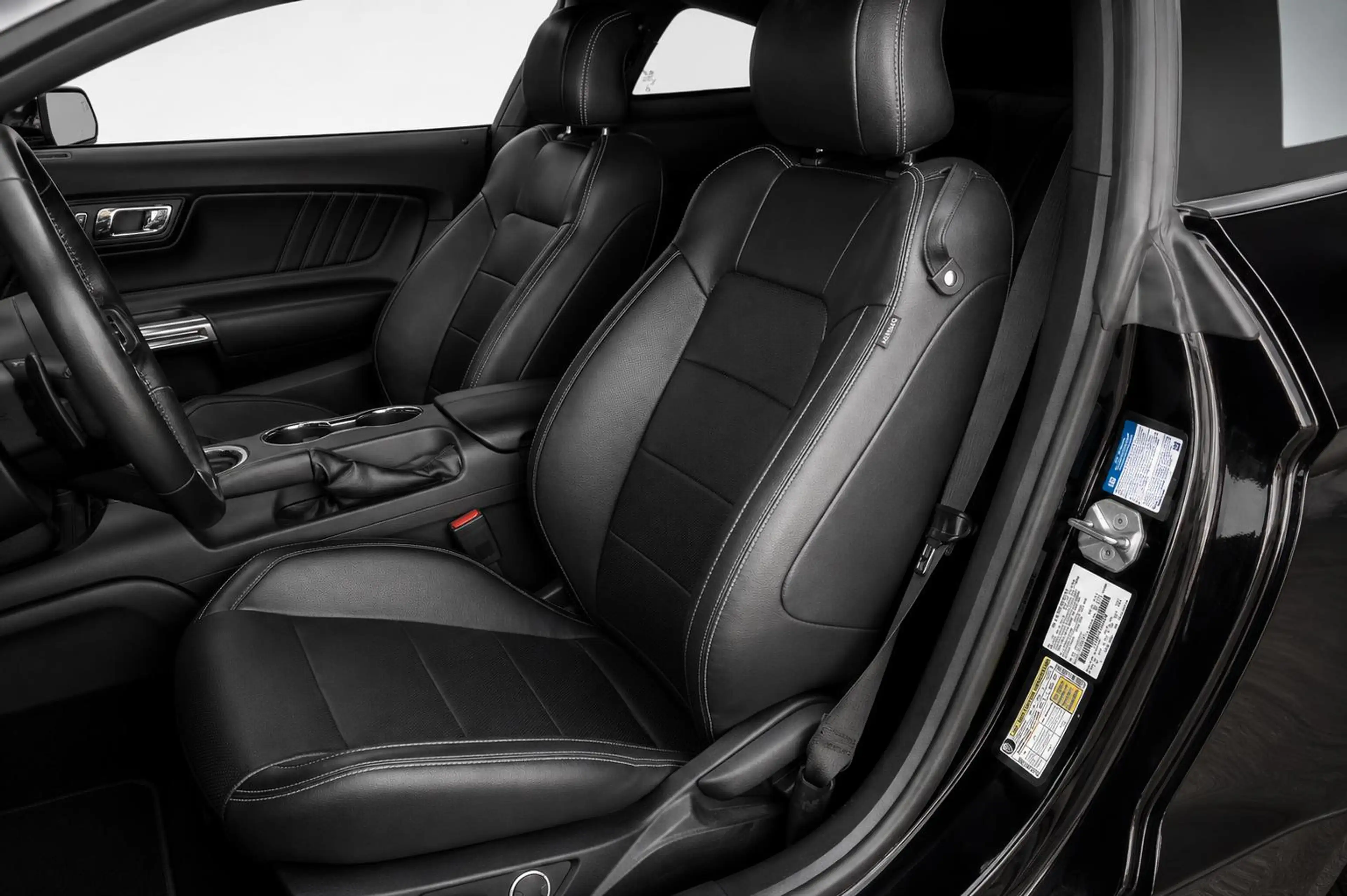 Ford Mustang Fastback 2.3 EcoBoost CruiseControl|Camera|Keyless — photo 3