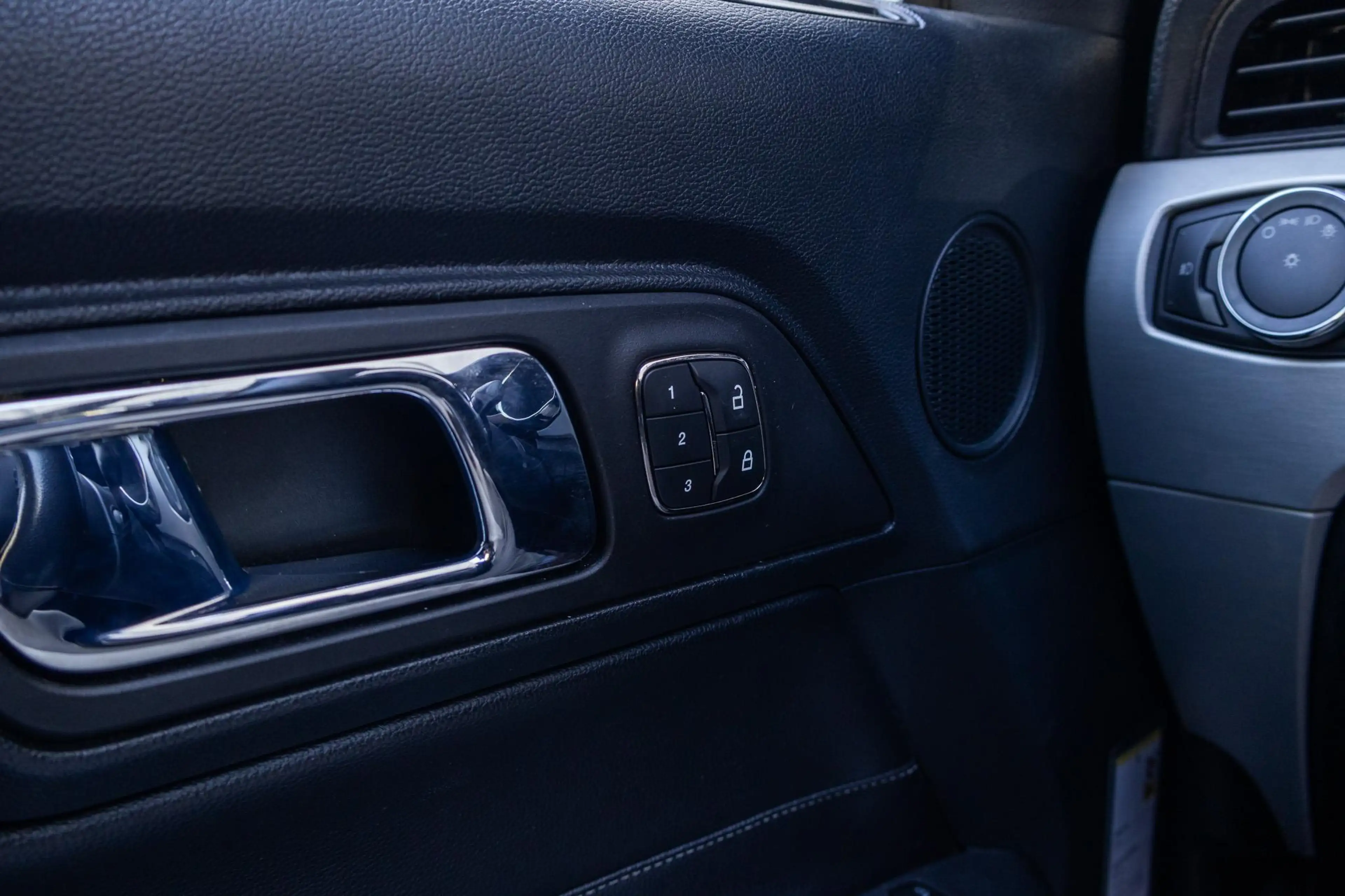 Ford Mustang Fastback 2.3 EcoBoost CruiseControl|Camera|Keyless — photo 12