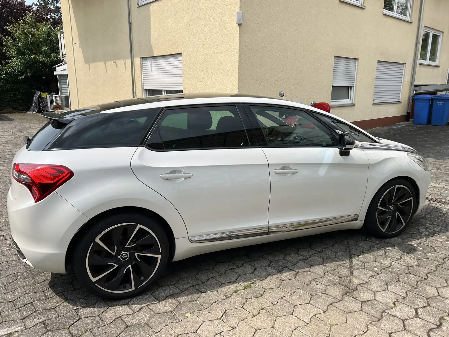 Citroen DS5 HDi 165 Aut. SoChic - 2