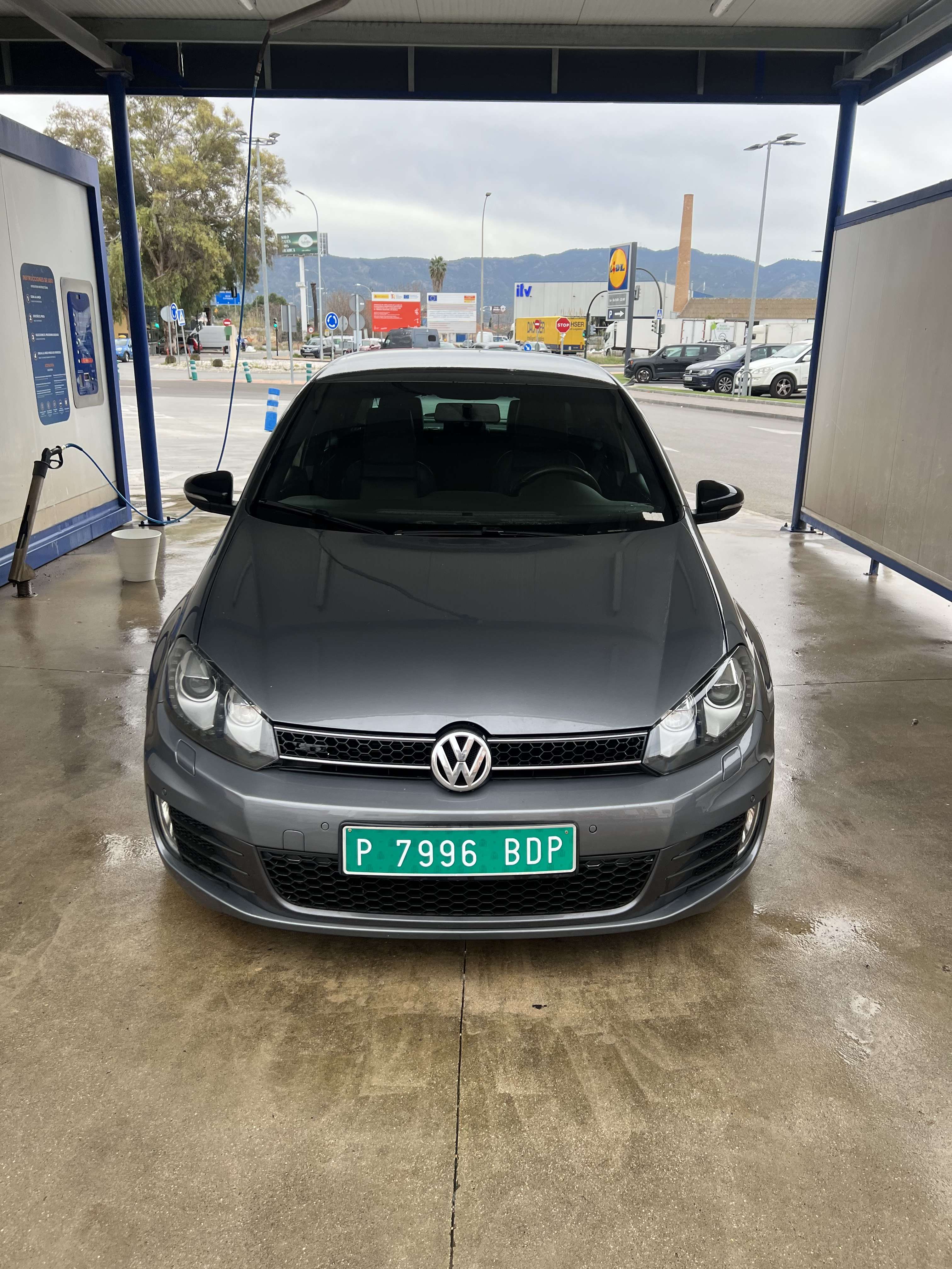Volkswagen Golf 2.0TDI CR Sport - foto 1