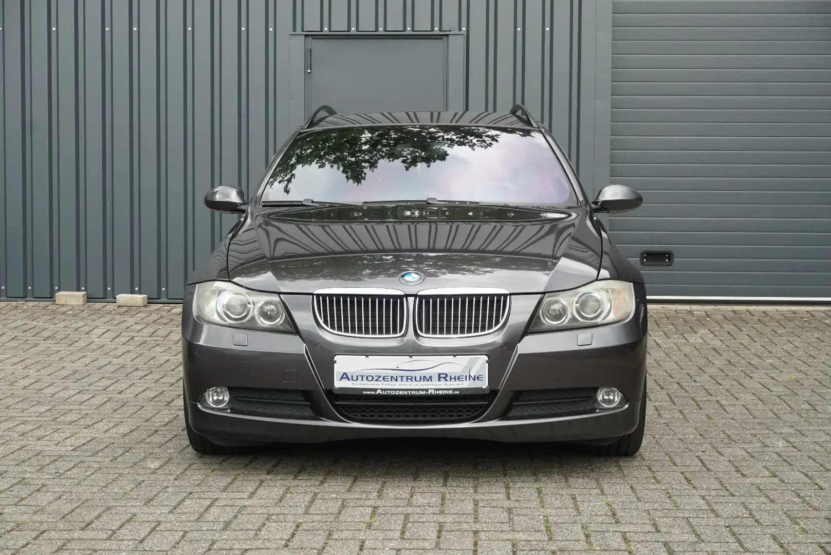 BMW 325 d Touring Keyless 2.Hand NAVI PDC SHZ LEDER Grijs - 2
