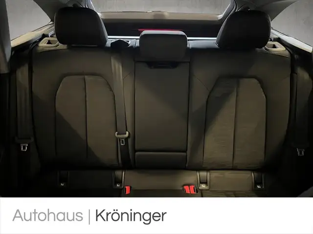 Audi A6 Avant view 10