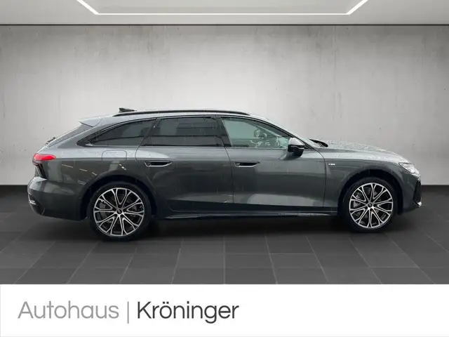 Audi A6 Avant view 4