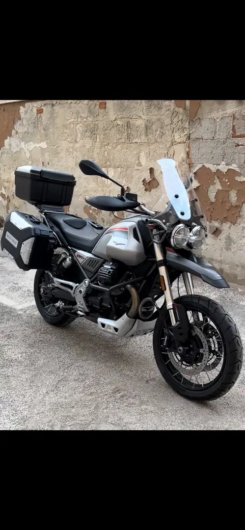 Moto Guzzi V 85 TT Travel - 1