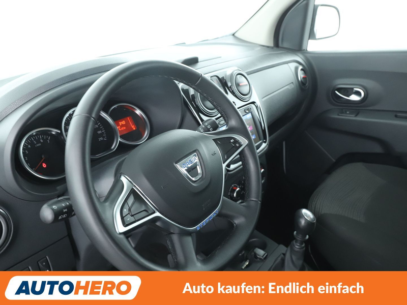 Dacia Lodgy 1.3 TCe Stepway *NAVI*TEMPO*PDC*SHZ* — photo 11
