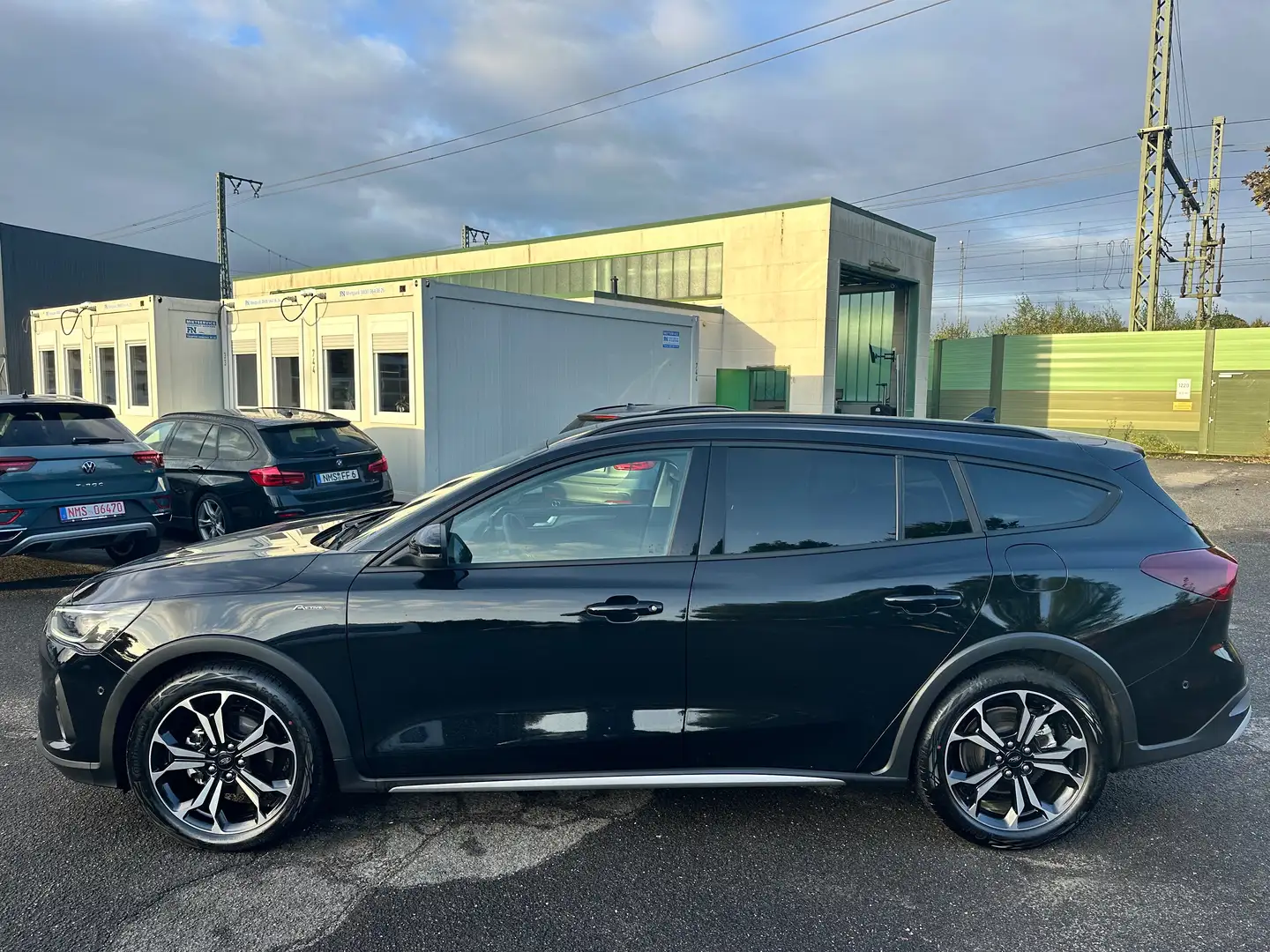 Ford Focus Active X 18 Zoll, Panorama, LED, AHK Schwarz - 2