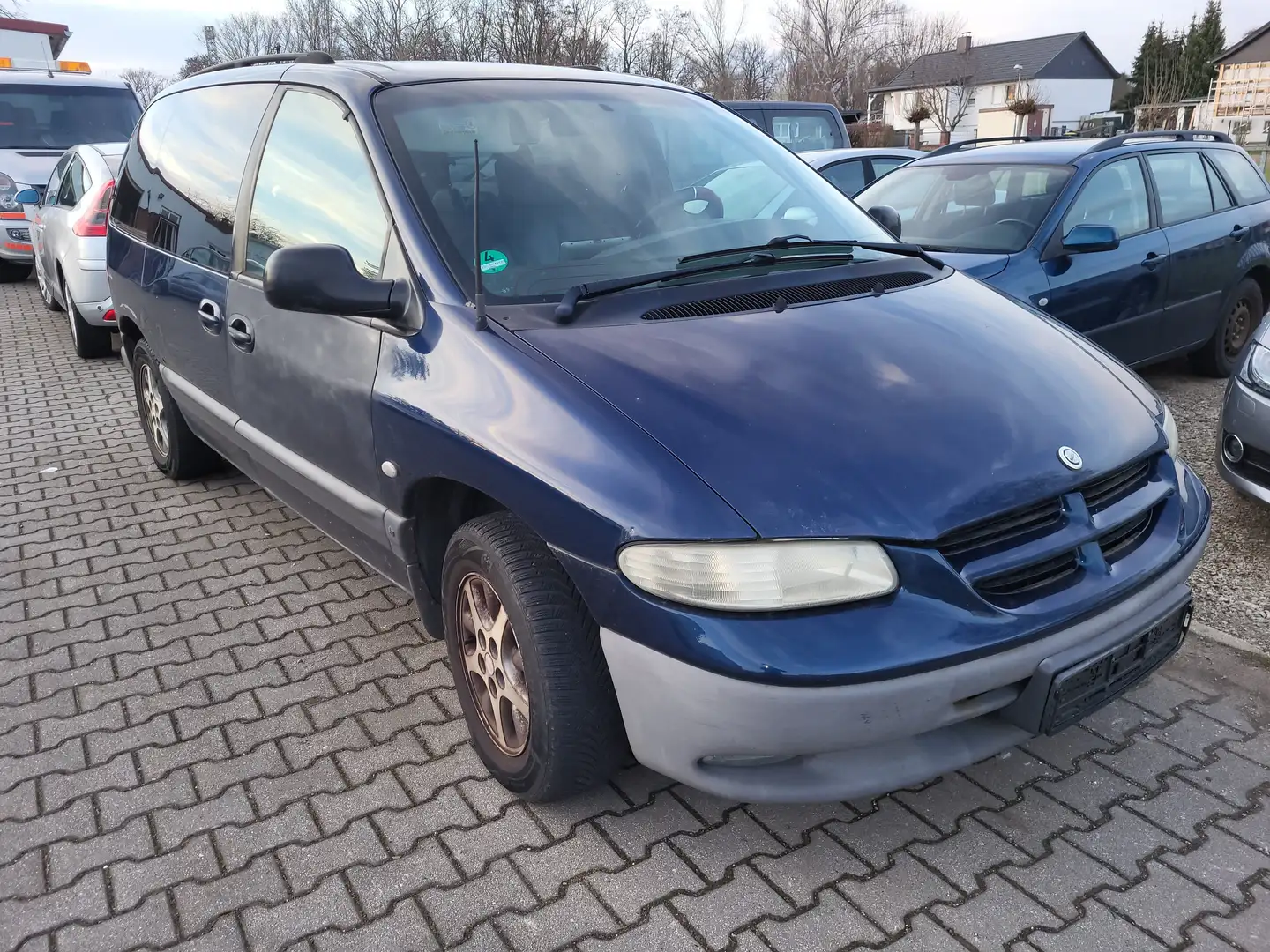 Chrysler Voyager 2.4 LE Blau - 1
