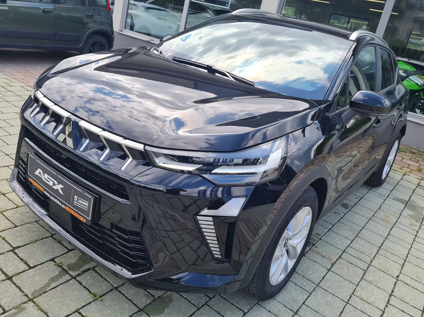 Mitsubishi ASX ASX 1,3 DI-T MHEV Invite Invite Schwarz - 1