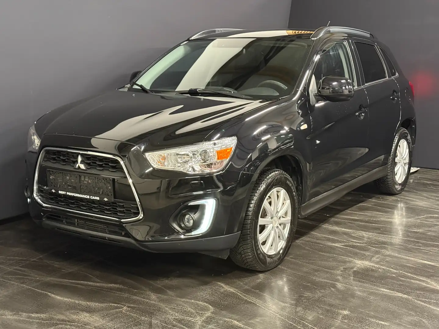 Mitsubishi ASX ASX 1,8 DI-D LP 4 WD Invite Com Schwarz - 1