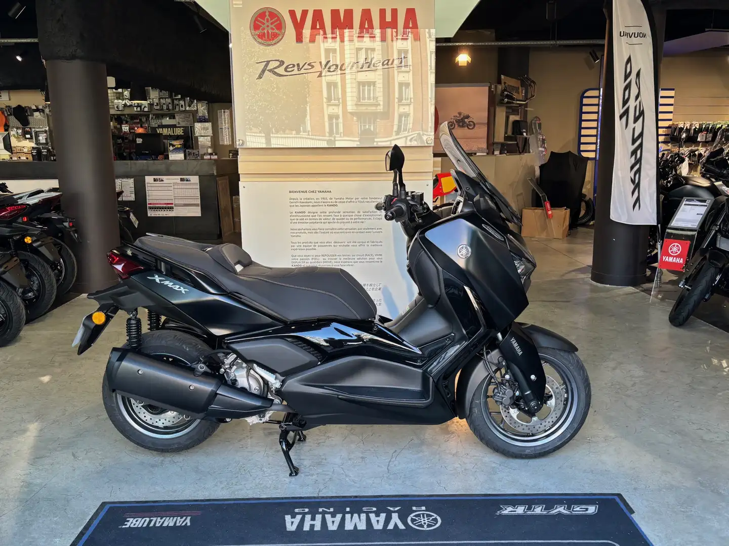 Yamaha X-Max 300 Schwarz - 1