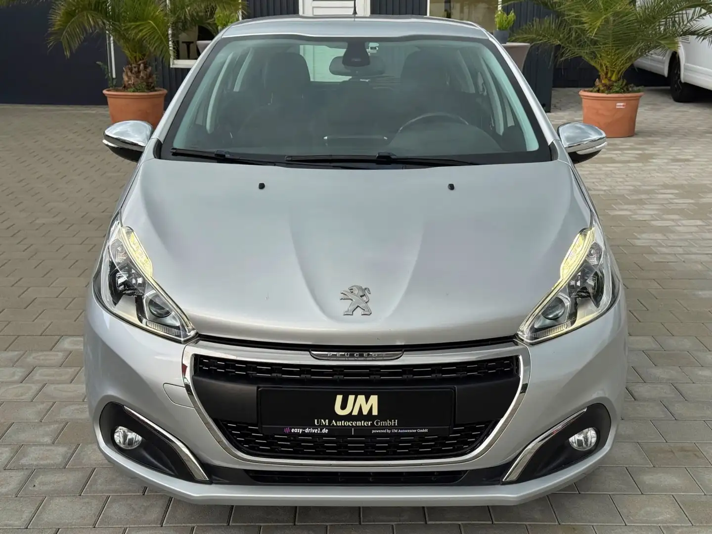 Peugeot 208 Allure 1.2 Aut./KLIMA/TEMPOMAT/PDC/NAVI/ELEK Grau - 2
