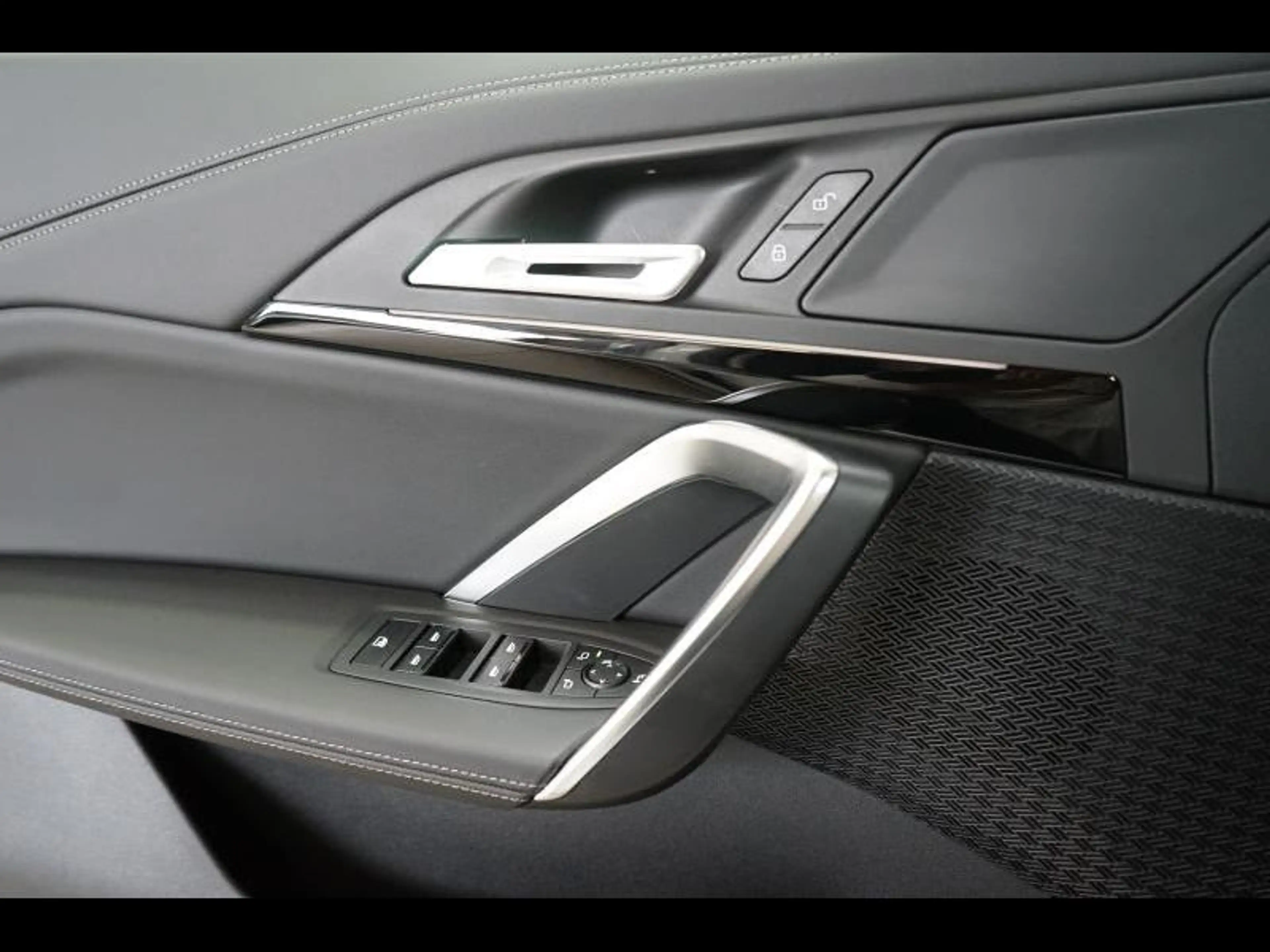 BMW iX1 X-LINE - AMPER 700 KM - NAVI — photo 11