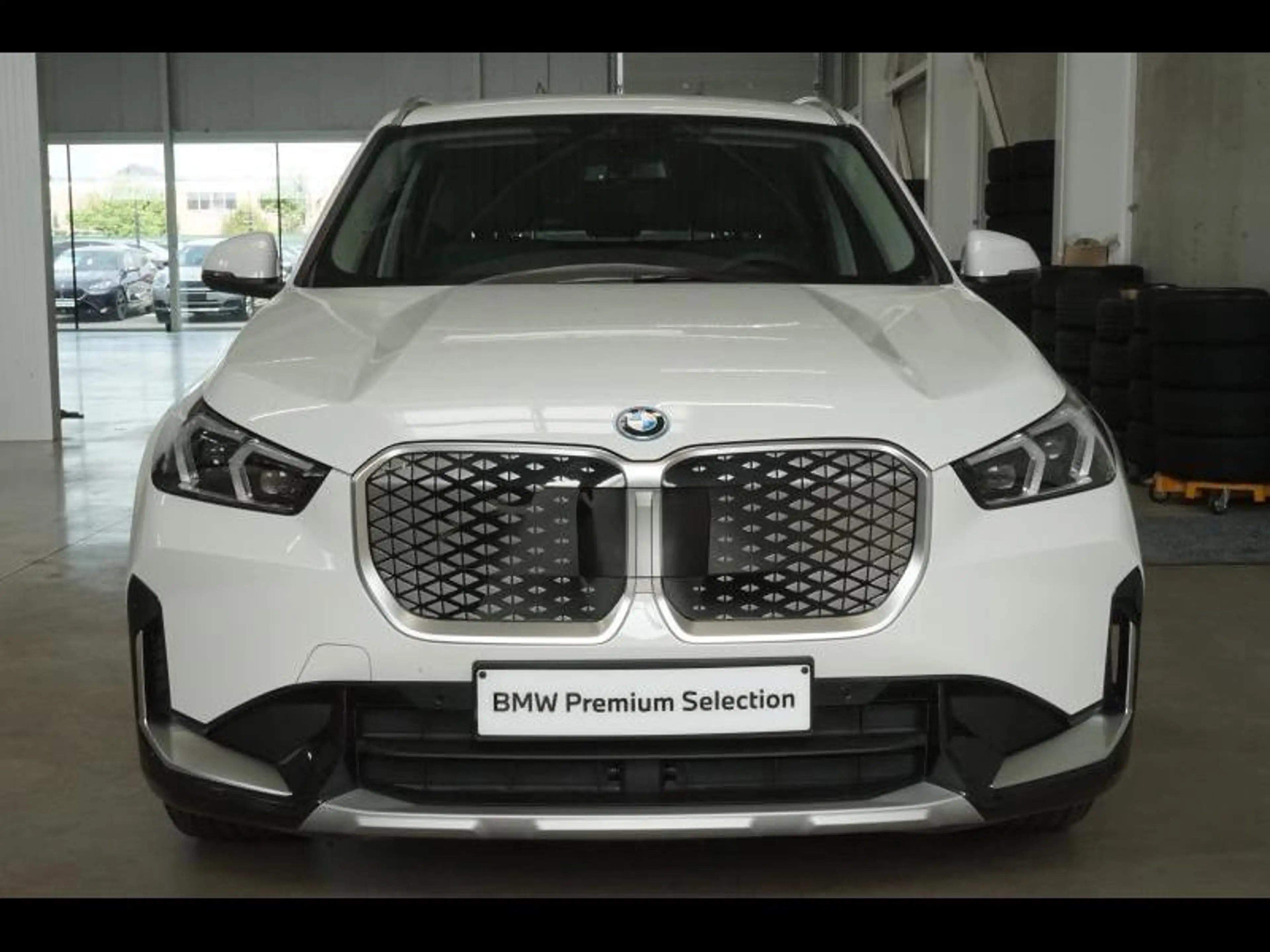 BMW iX1 X-LINE - AMPER 700 KM - NAVI — photo 2