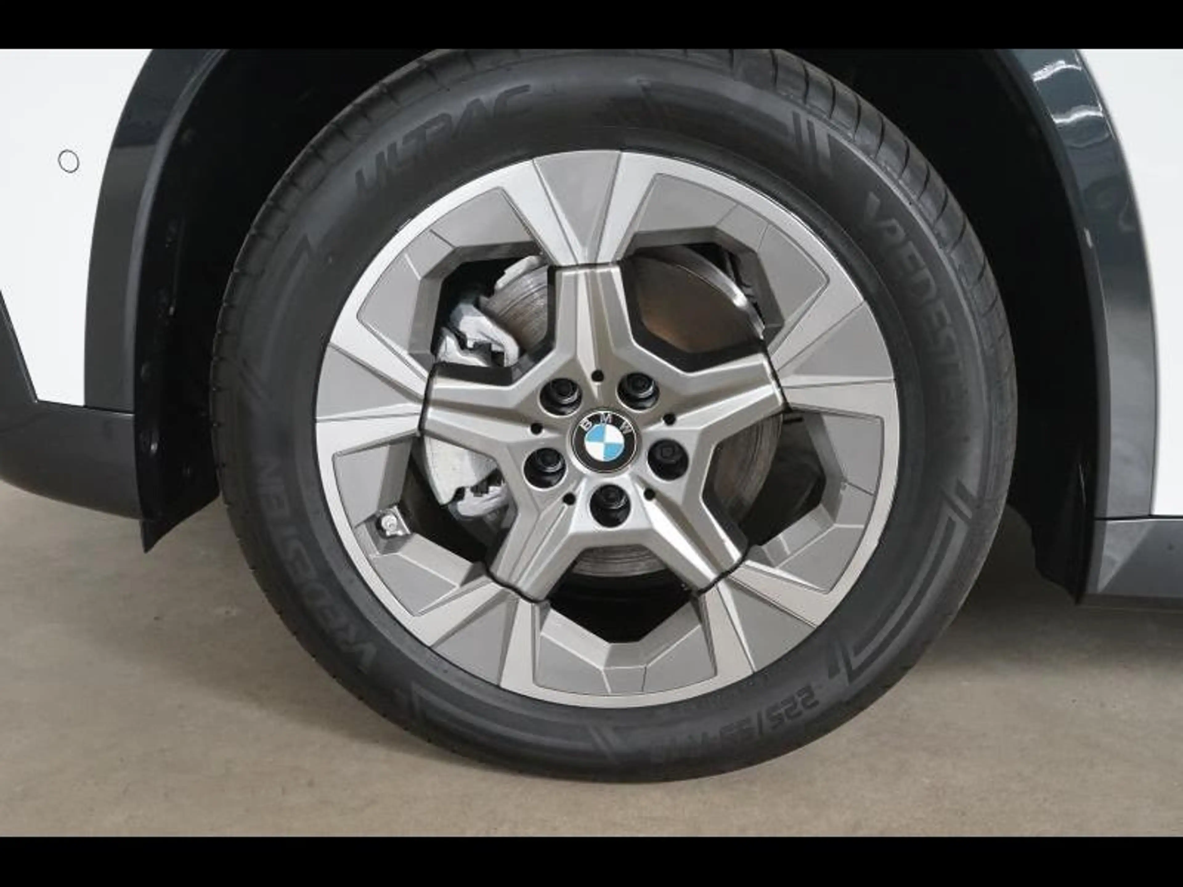 BMW iX1 X-LINE - AMPER 700 KM - NAVI — photo 8