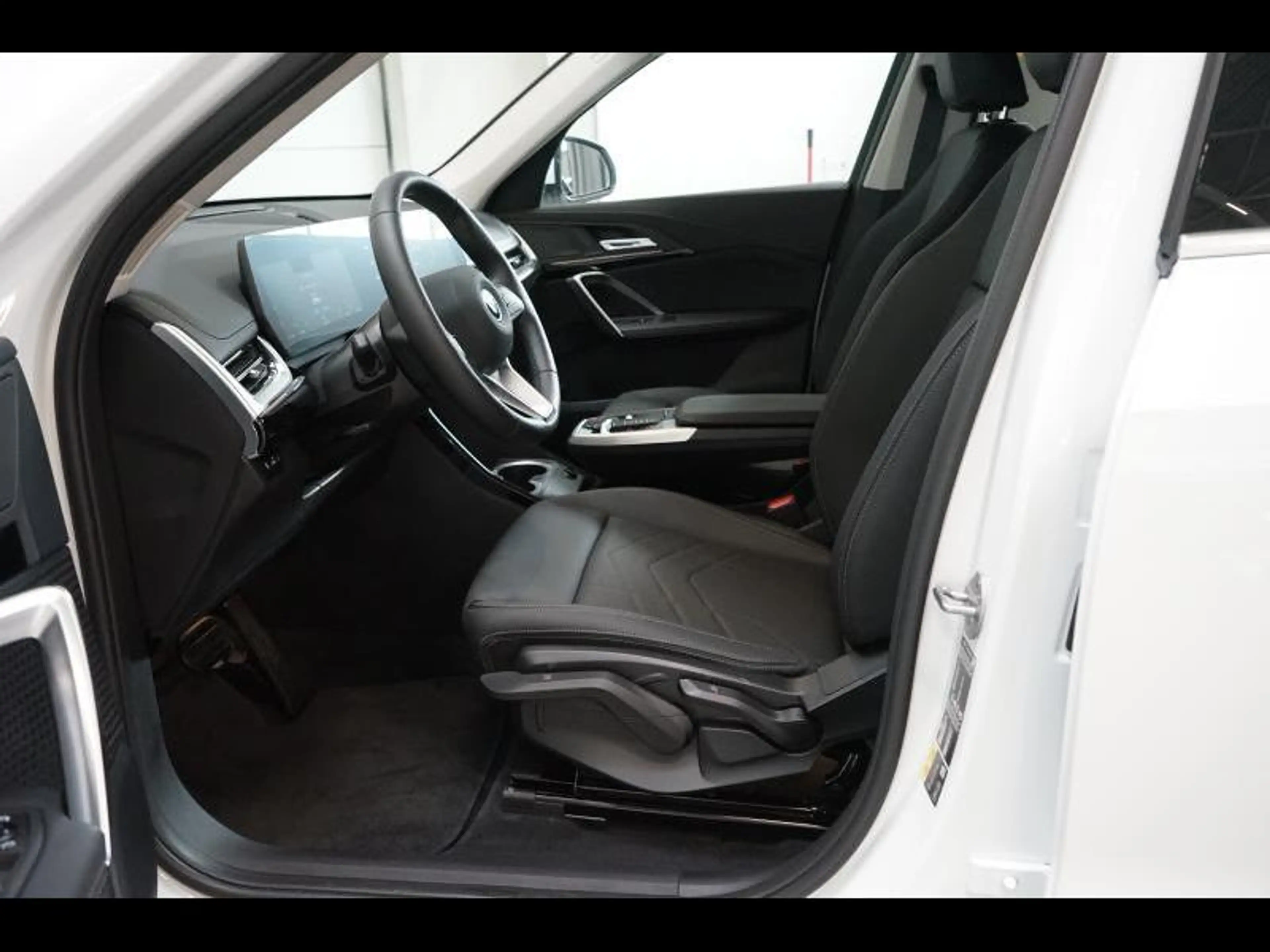 BMW iX1 X-LINE - AMPER 700 KM - NAVI — photo 12