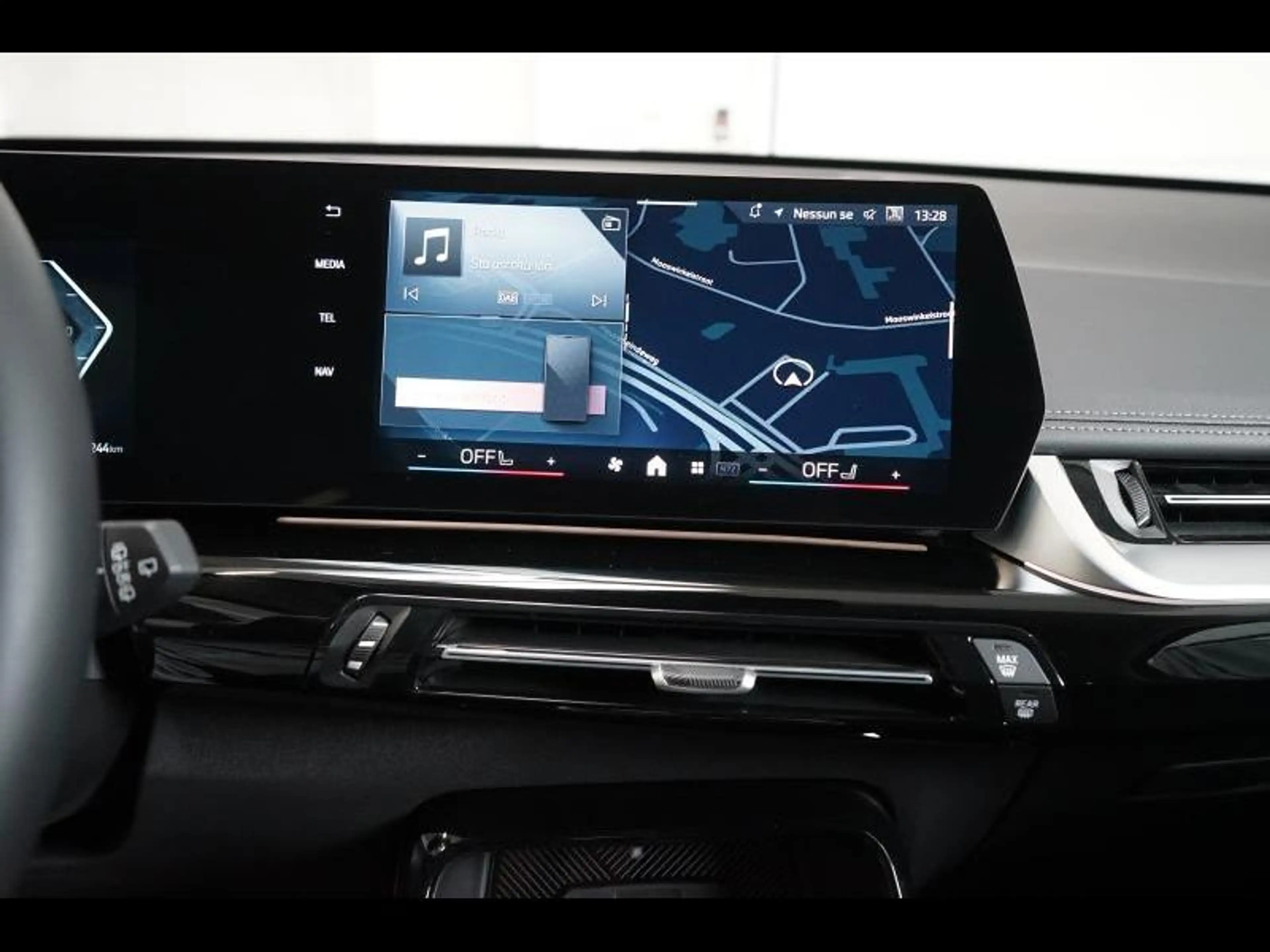 BMW iX1 X-LINE - AMPER 700 KM - NAVI — photo 10