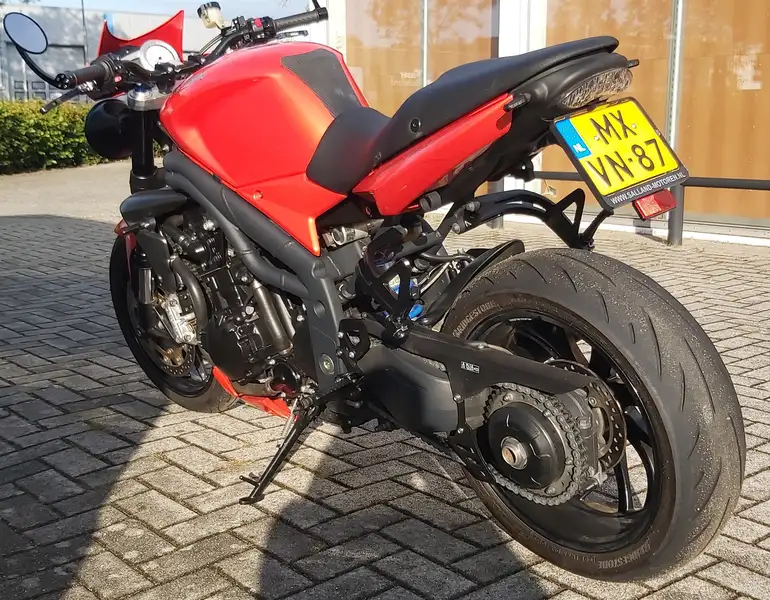 Triumph Speed Triple 1050 - foto 5