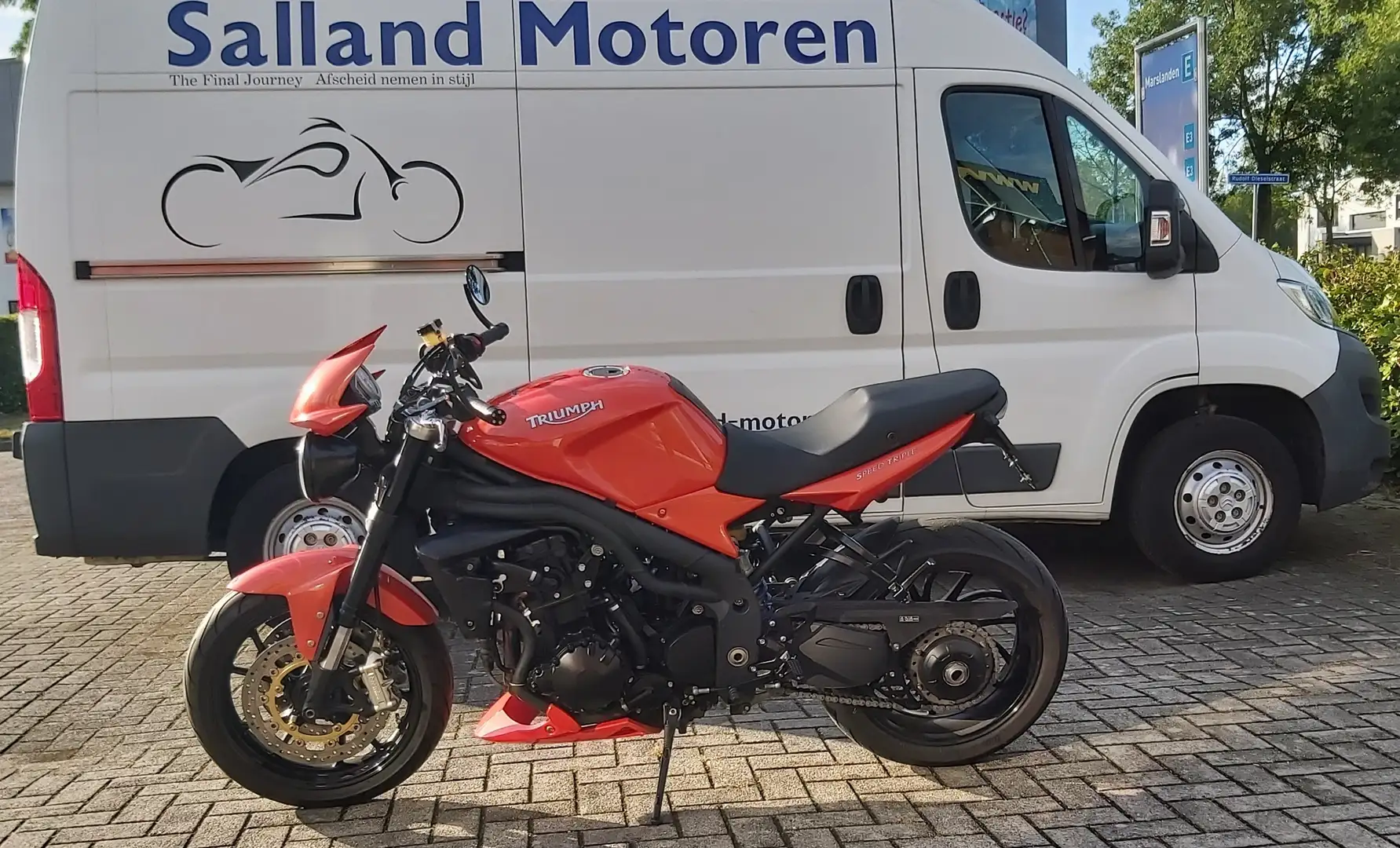 Triumph Speed Triple 1050 Oranje - 2