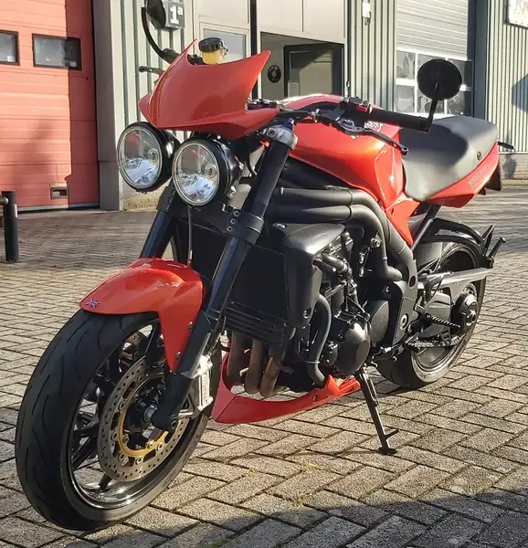 Triumph Speed Triple 1050 - foto 4